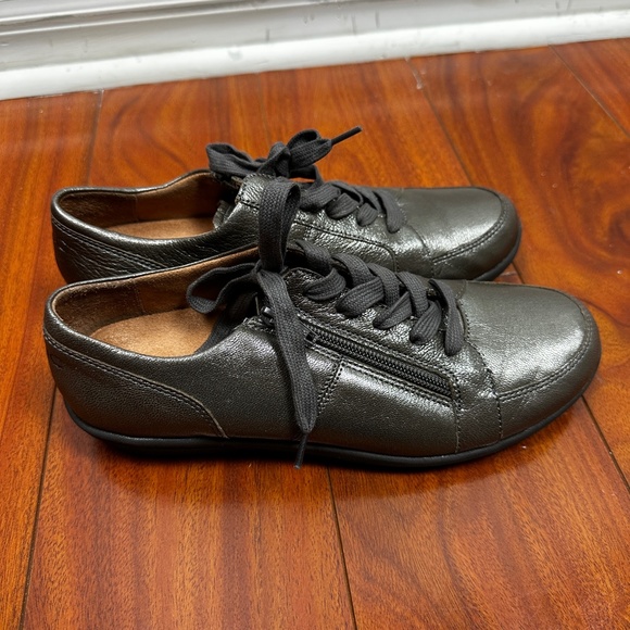 Vionic Magnolia Abigail Lace Up Flat Sneaker Pewter Gray Size 7 - Picture 2 of 4